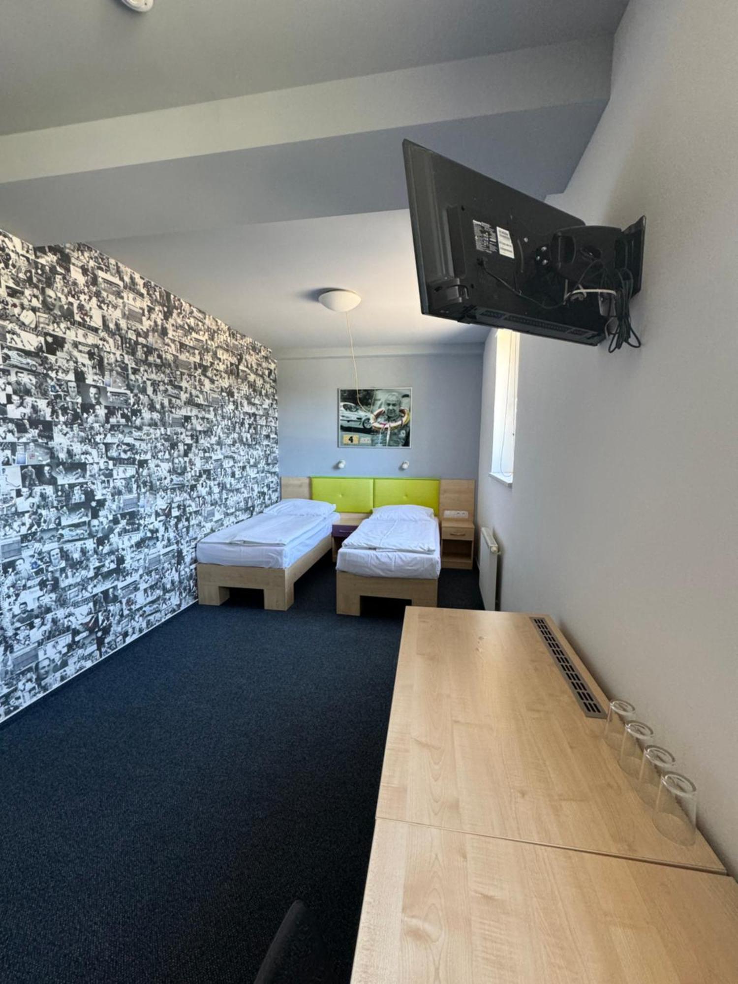 Sport Hotel Sletiste Kladno Eksteriør bilde