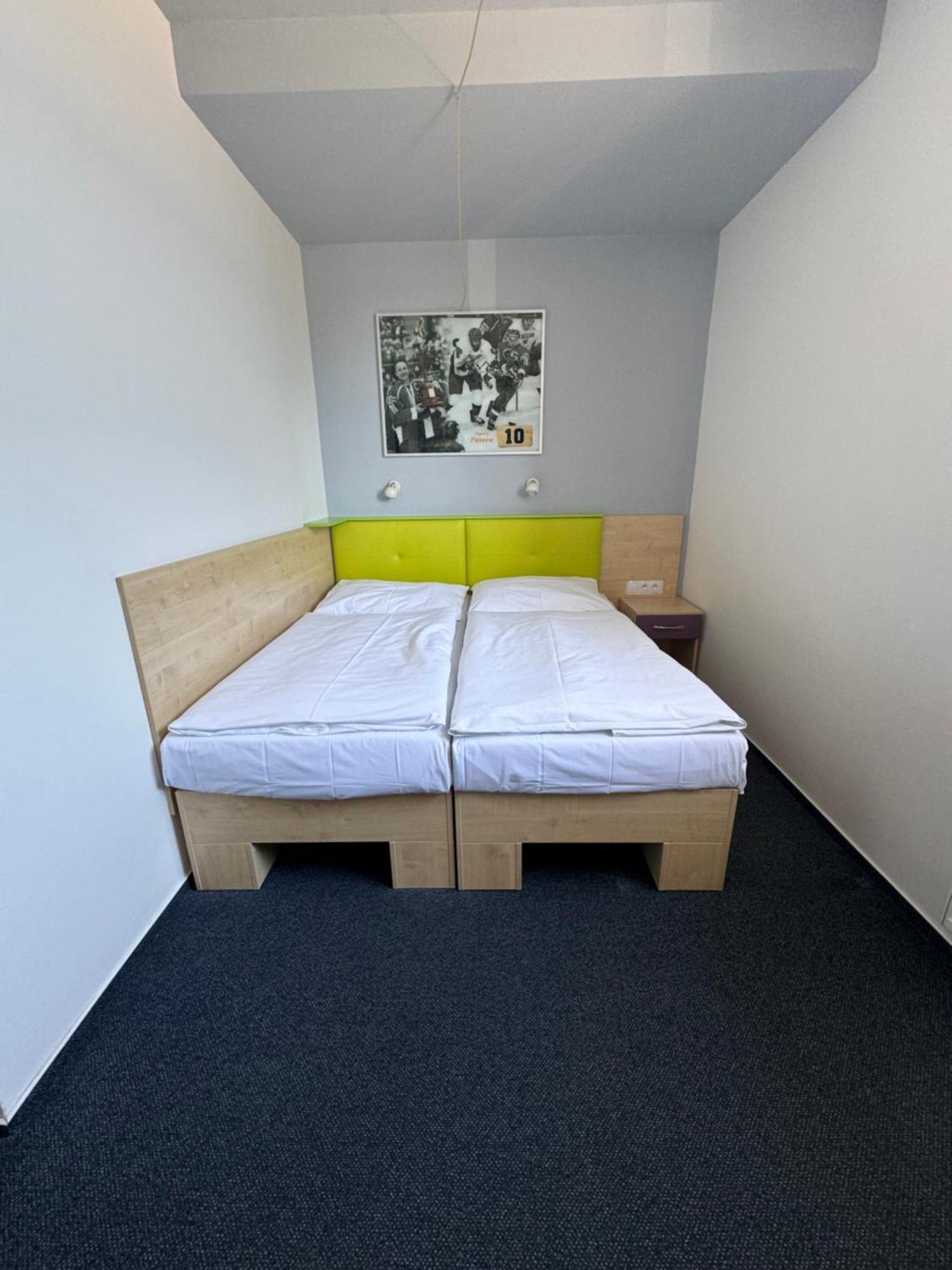 Sport Hotel Sletiste Kladno Eksteriør bilde