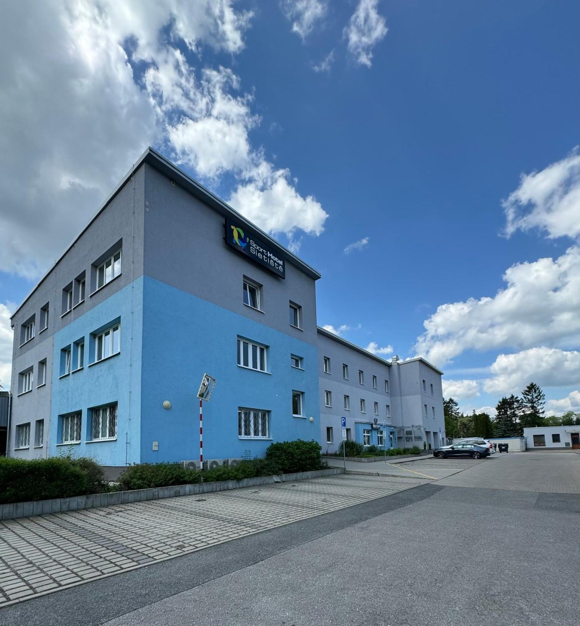 Sport Hotel Sletiste Kladno Eksteriør bilde