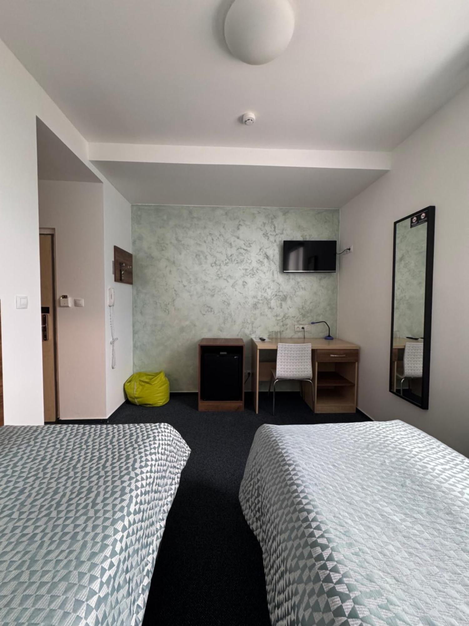 Sport Hotel Sletiste Kladno Eksteriør bilde