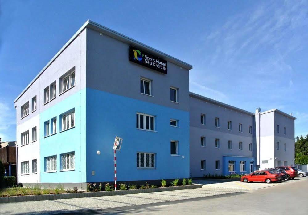 Sport Hotel Sletiste Kladno Eksteriør bilde