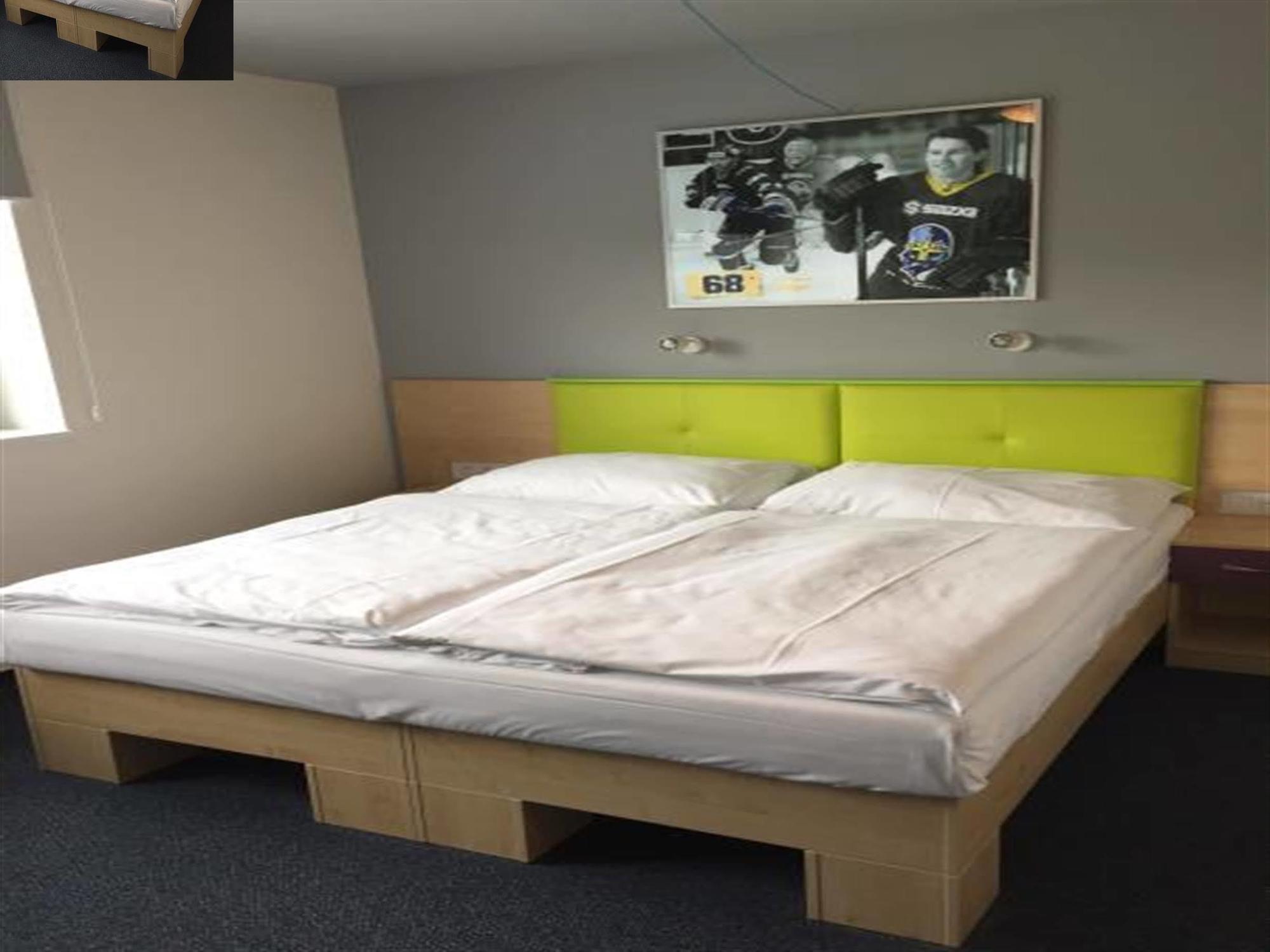 Sport Hotel Sletiste Kladno Eksteriør bilde